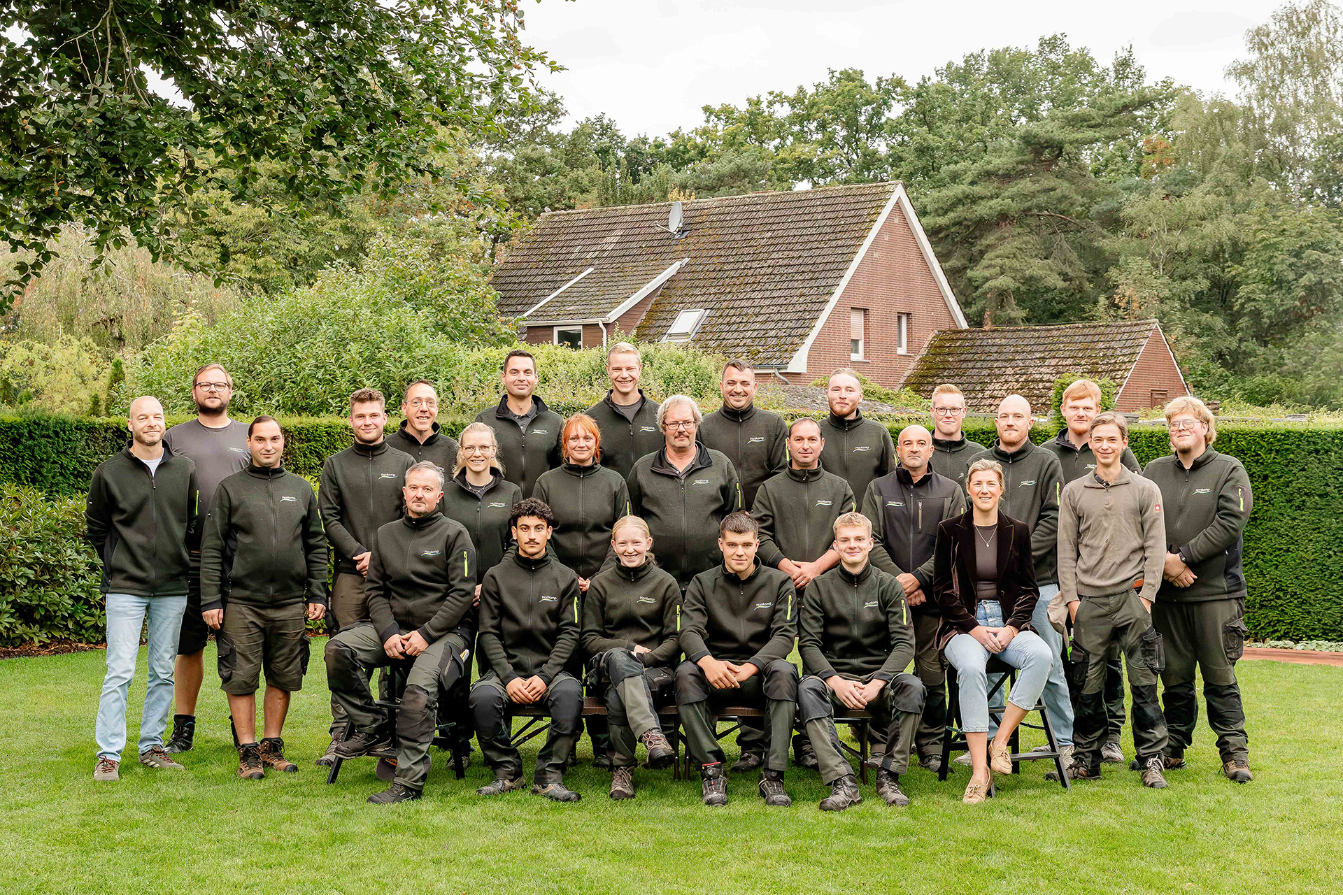 Gruppenbild der Mitarbeiter von GaLaBau Honkomp
